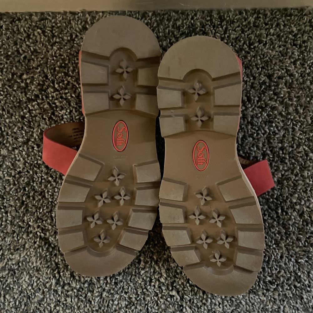 Women's Red Sandals - Picture 4 of 6
